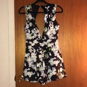 Sleeveless romper NWT